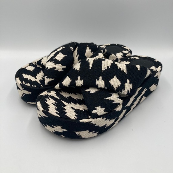H&M Shoes - H&M Black White Ikat‎ Pattern Platform Slide Sandals Size 40 (Fit US Size 9)